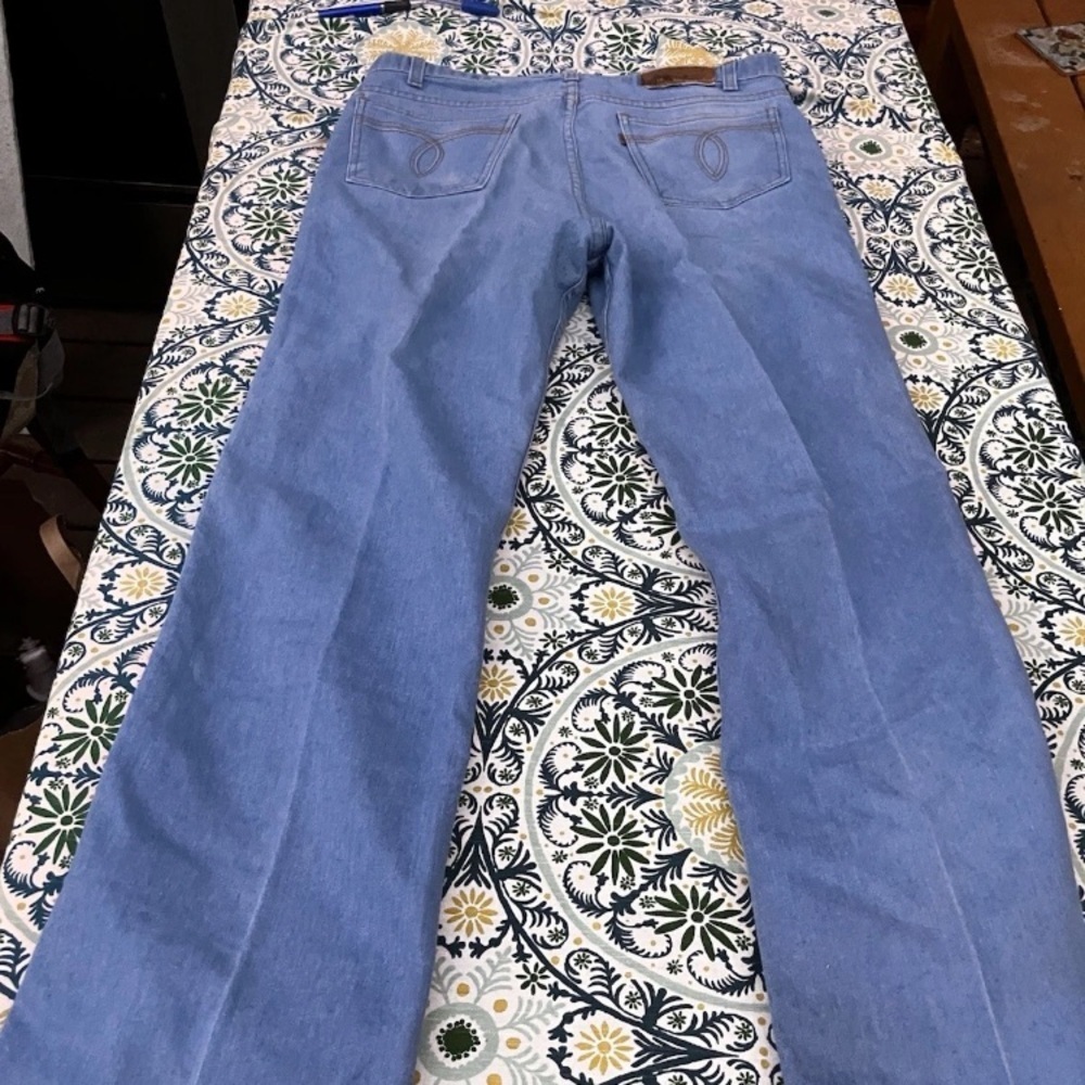 1999 Levi’s 415 light wash with creased legs 34 x 32 men’s vintage Levi’s